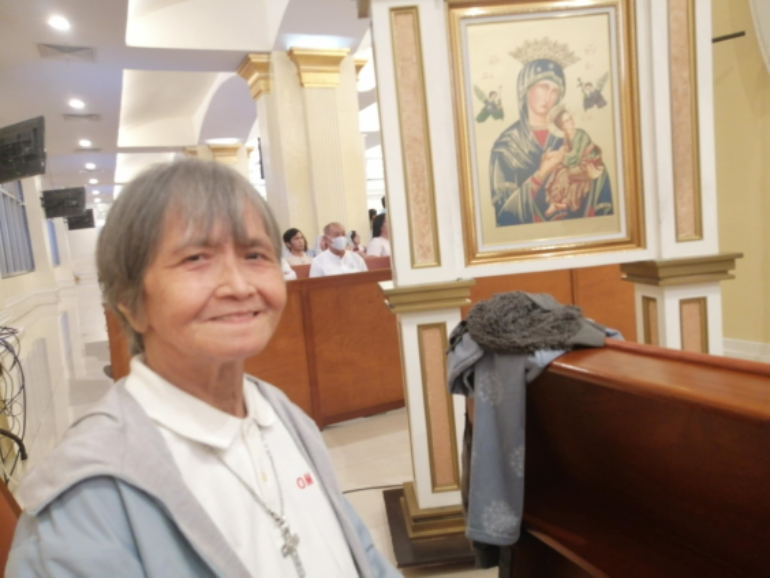 4 Gift giving of booklet for the Cause of Sr. Lucia\'s Great Vision of the Holy Trinity Booklet